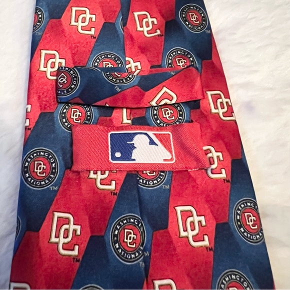 Vintage MLB Washington DC Nationals Baseball Pattern Silk Tie - Picture 7 of 7